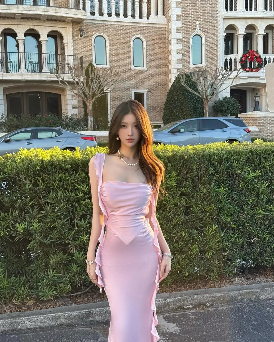 Aislinn escort in Hong Kong