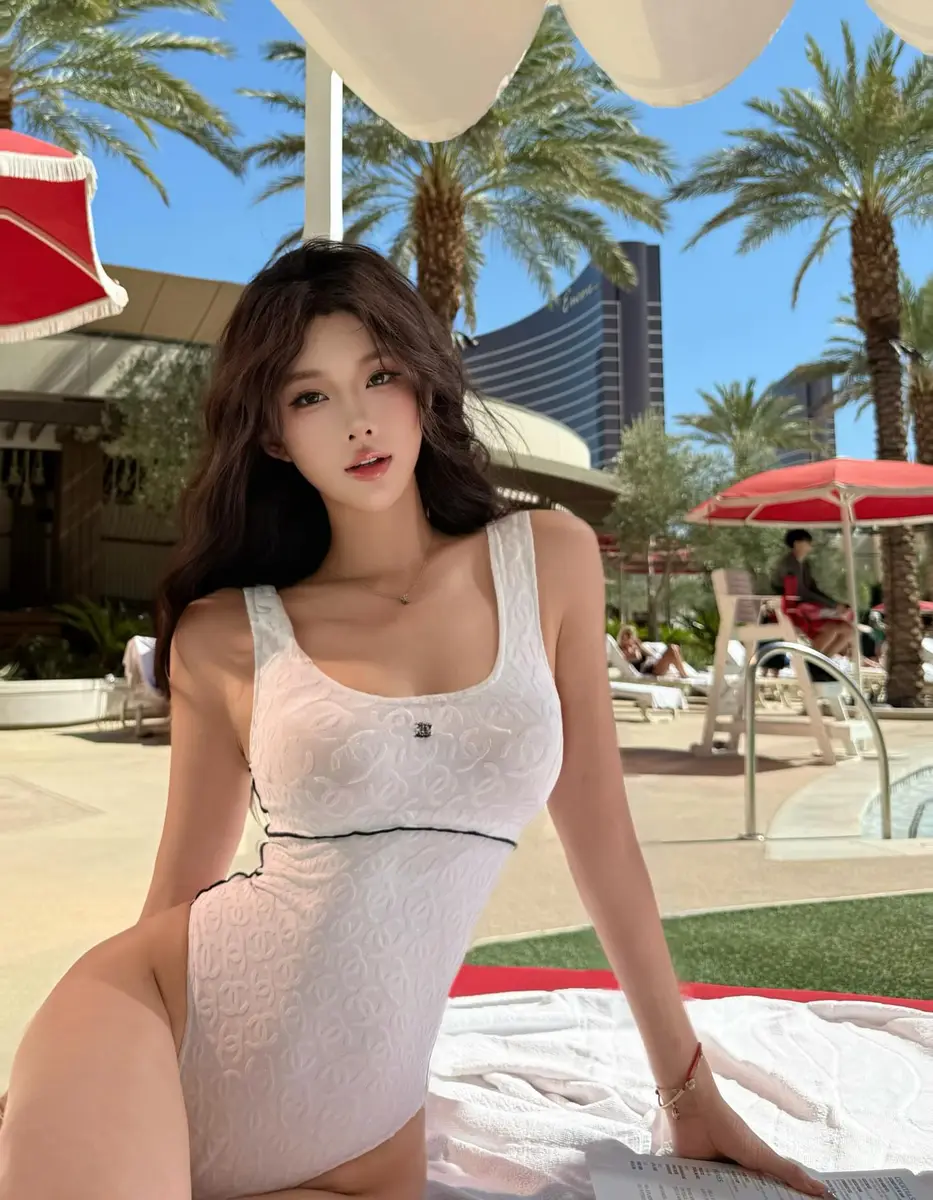 Aislinn escort in Hong Kong