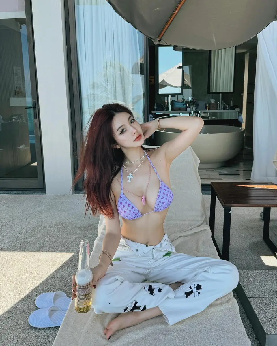 Diya escort in Hong Kong