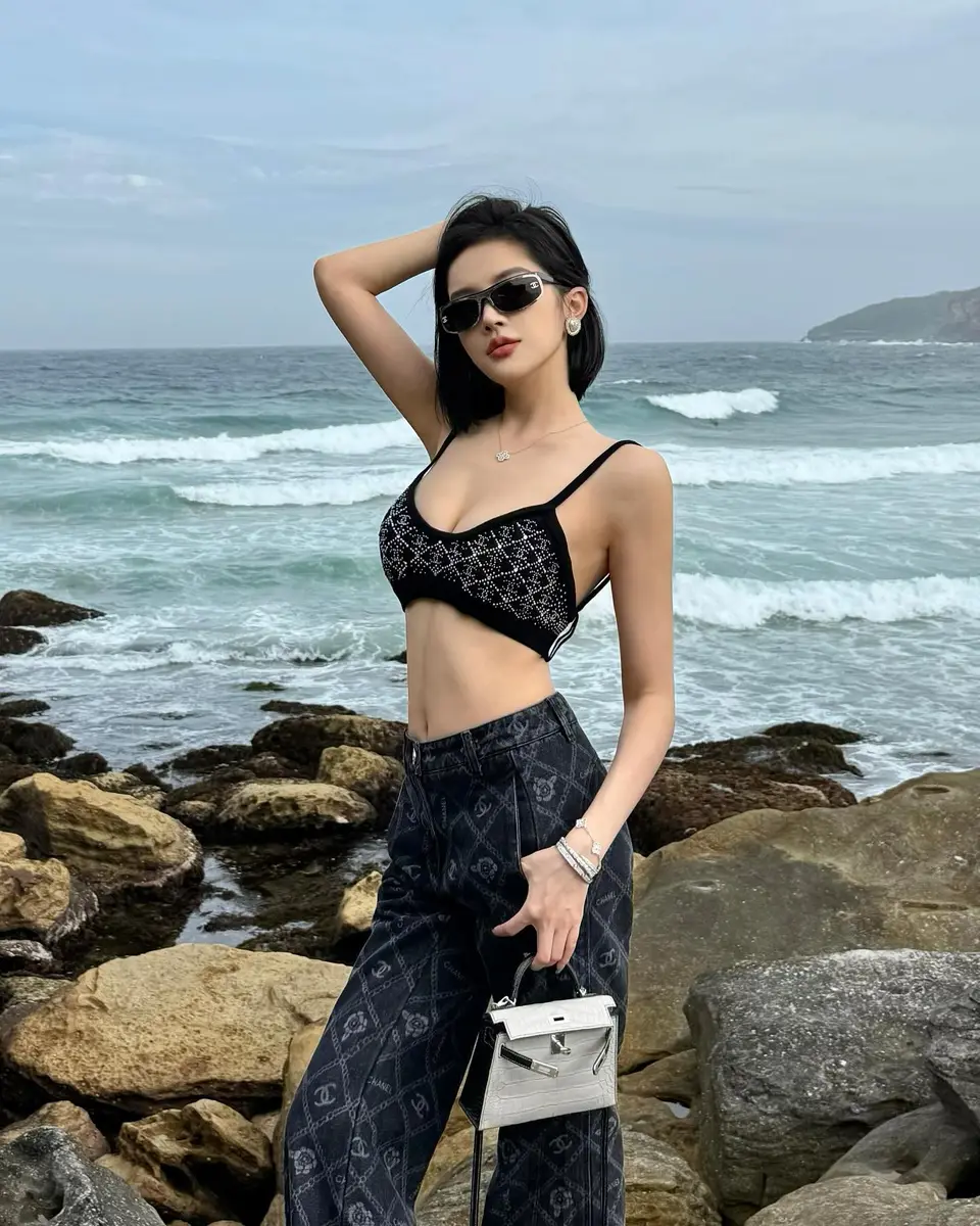 Zoya escort in Hong Kong