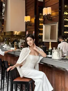 Zoya escort in Hong Kong