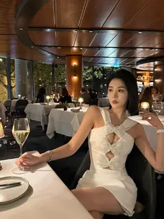 Zoya escort in Hong Kong